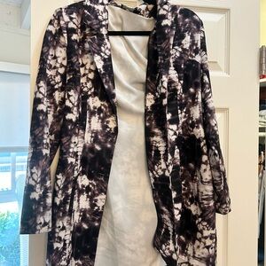 PrettyLittleThing Monochrome Tie-Dye Blazer